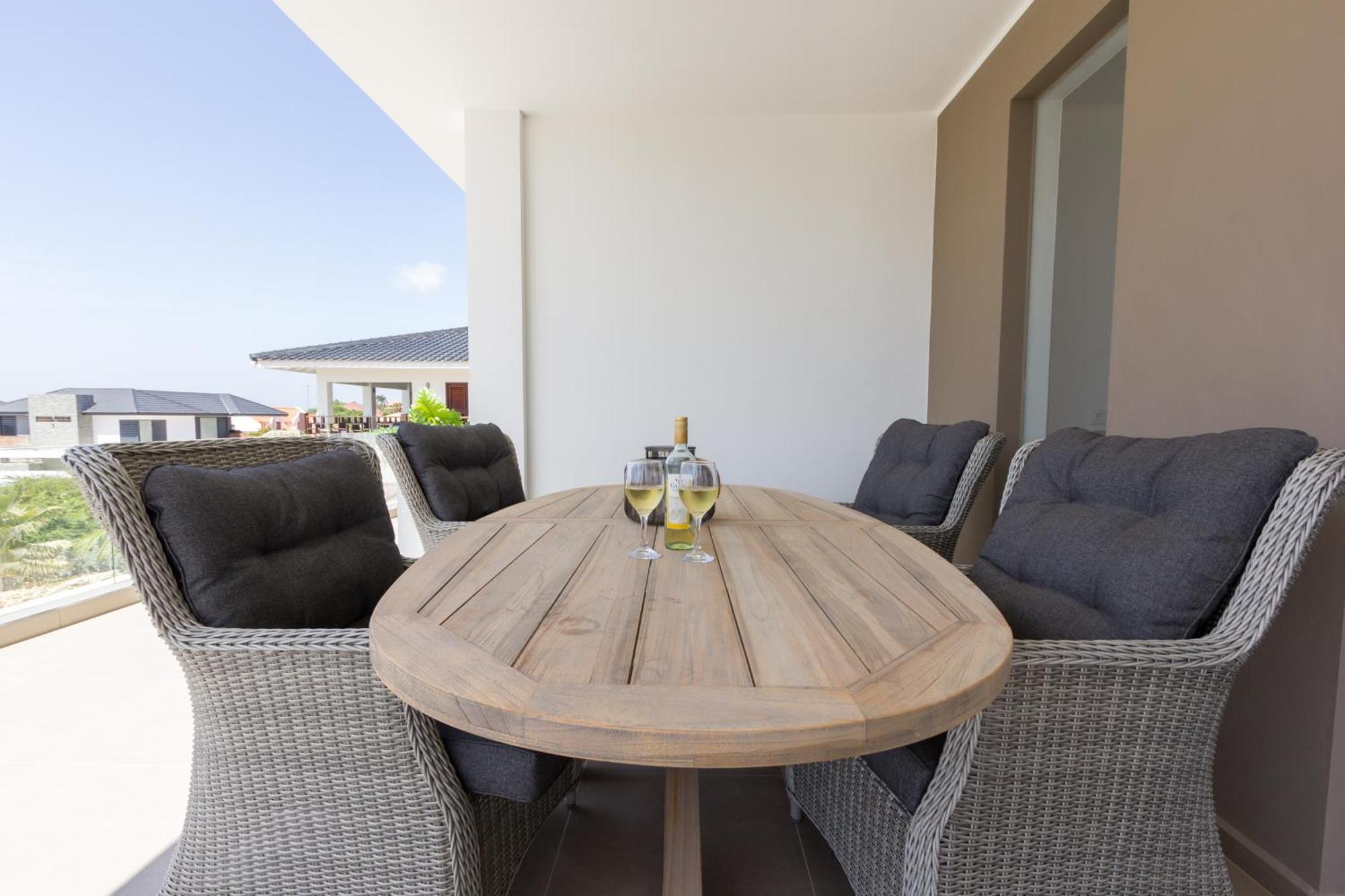 Goudhaen Luxury Private Apartments Jan Thiel Beach エクステリア 写真
