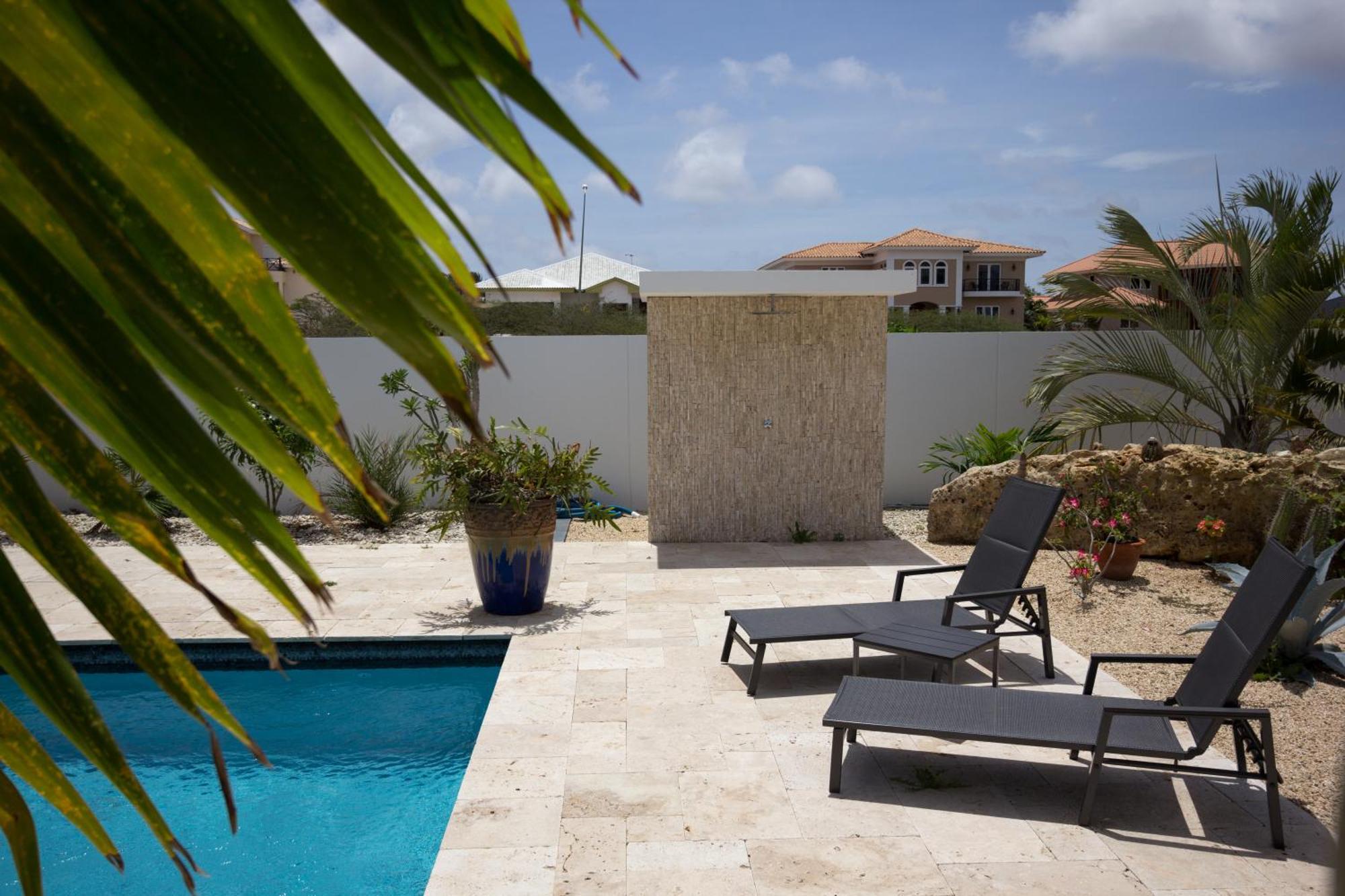 Goudhaen Luxury Private Apartments Jan Thiel Beach エクステリア 写真