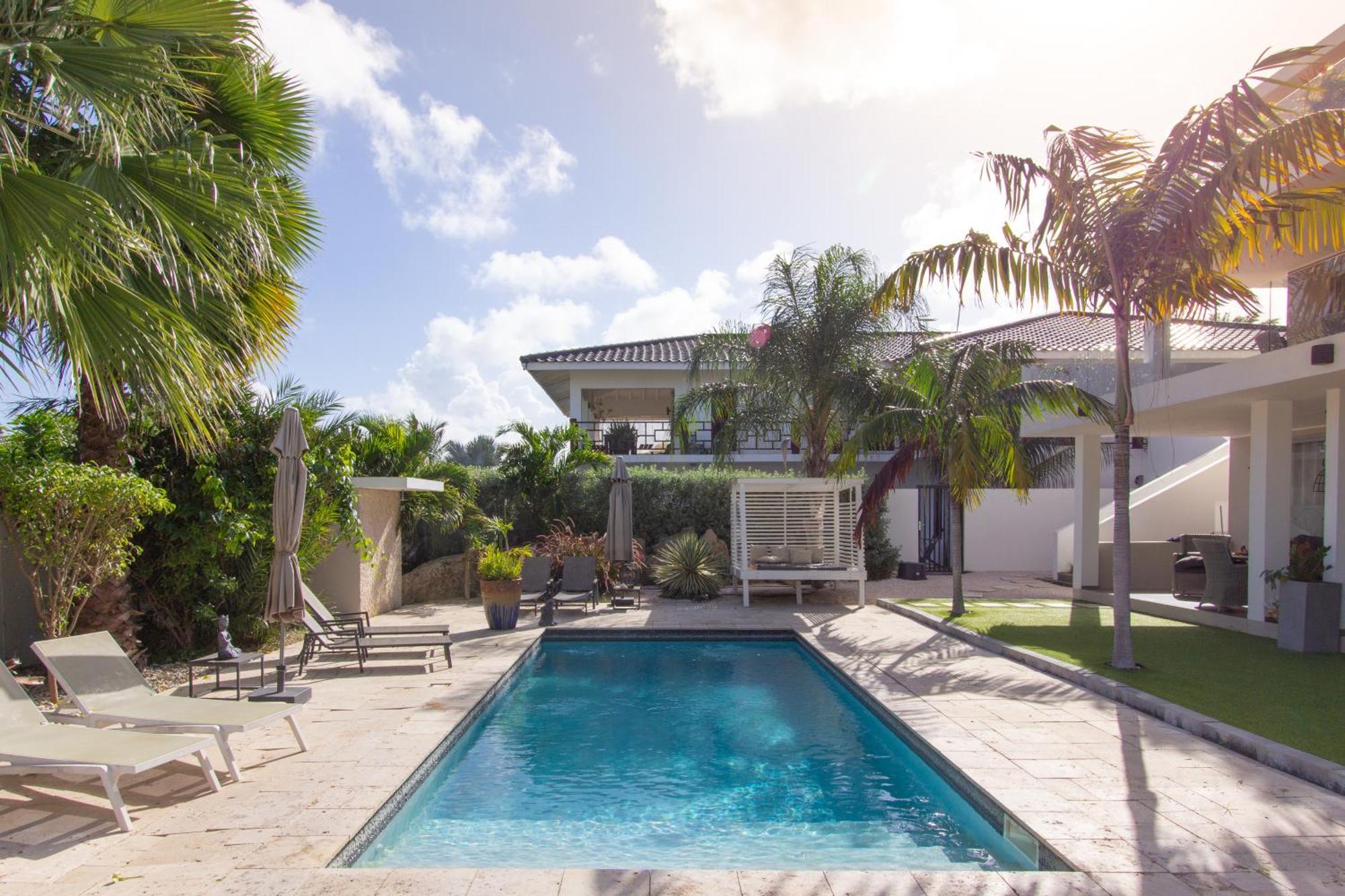 Goudhaen Luxury Private Apartments Jan Thiel Beach エクステリア 写真