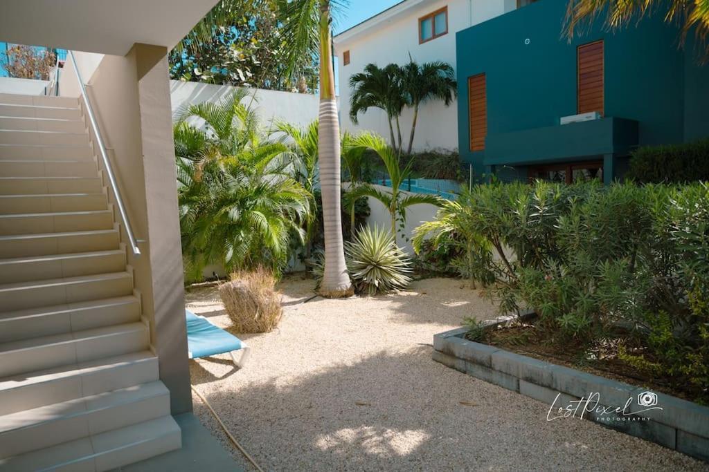 Goudhaen Luxury Private Apartments Jan Thiel Beach エクステリア 写真