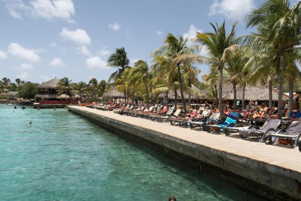 Goudhaen Luxury Private Apartments Jan Thiel Beach エクステリア 写真