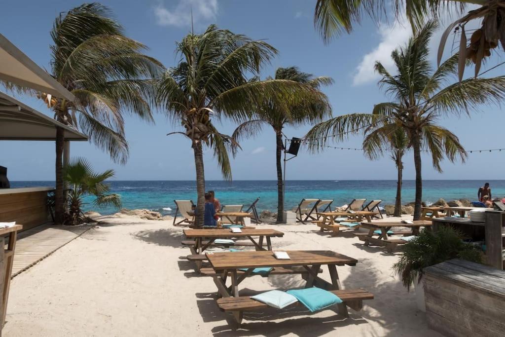Goudhaen Luxury Private Apartments Jan Thiel Beach エクステリア 写真