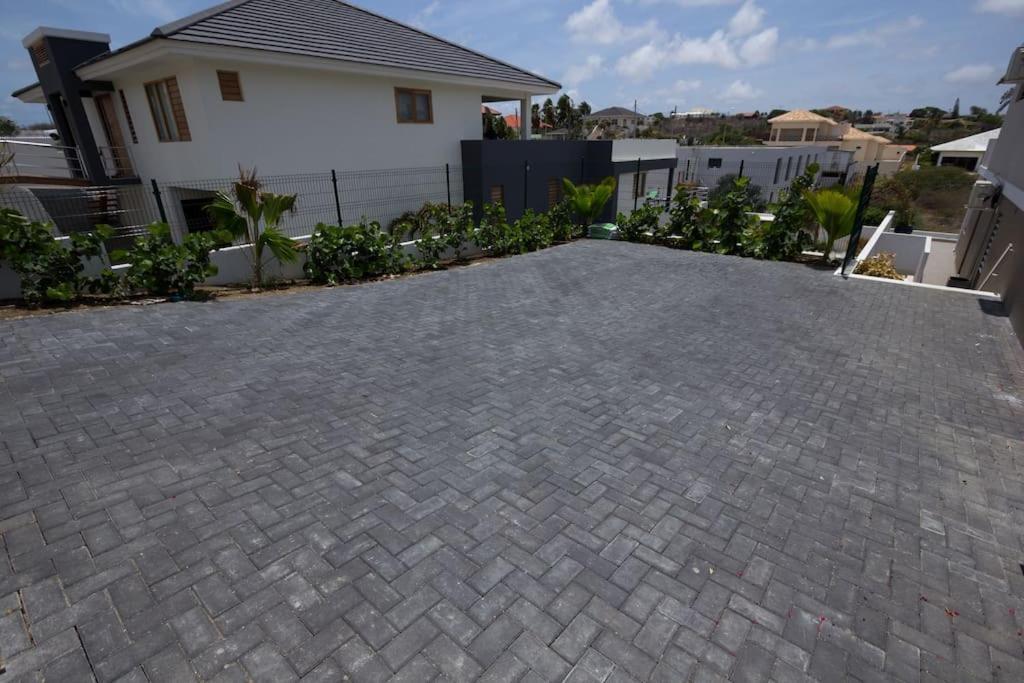 Goudhaen Luxury Private Apartments Jan Thiel Beach エクステリア 写真