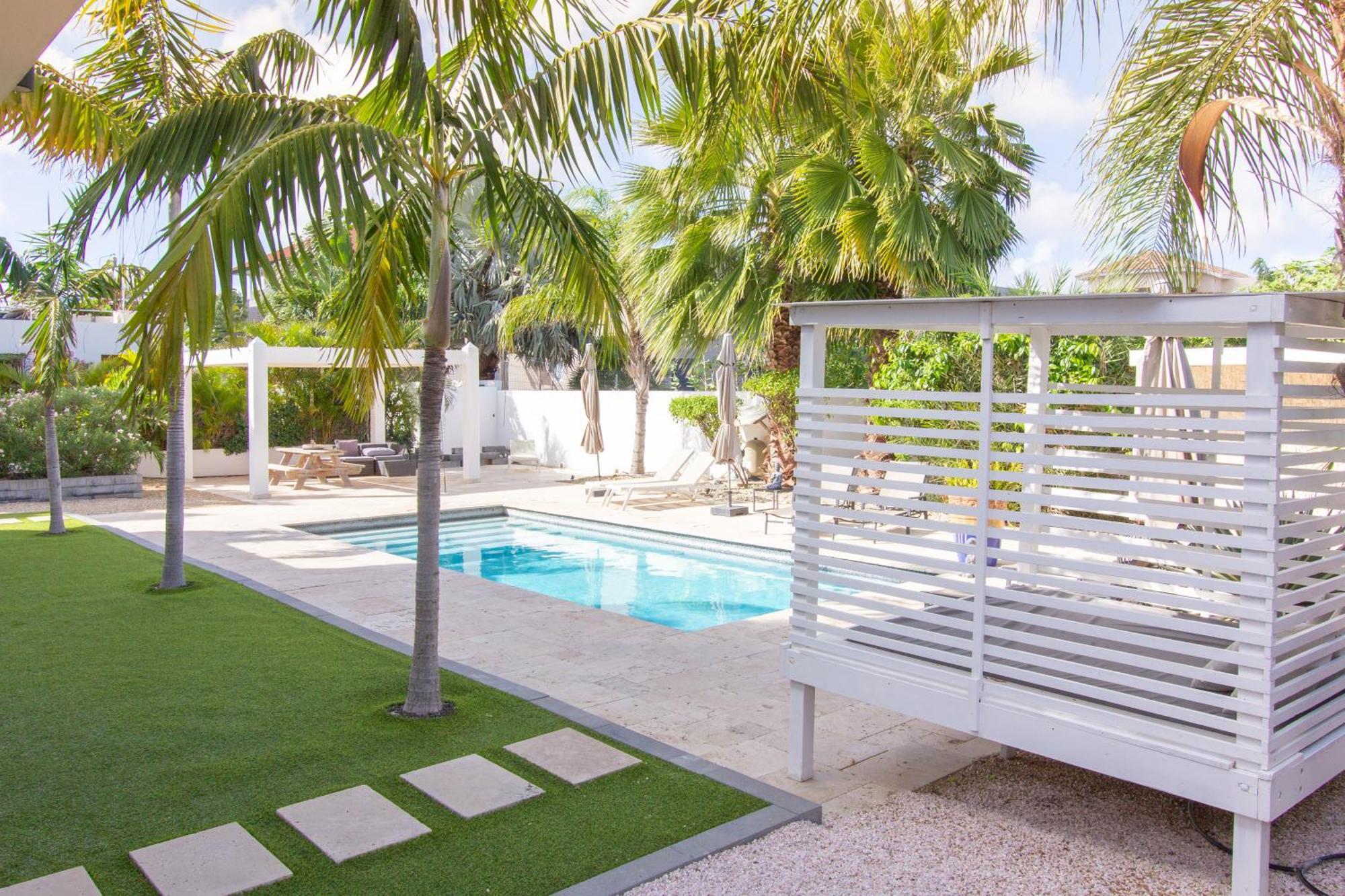 Goudhaen Luxury Private Apartments Jan Thiel Beach エクステリア 写真