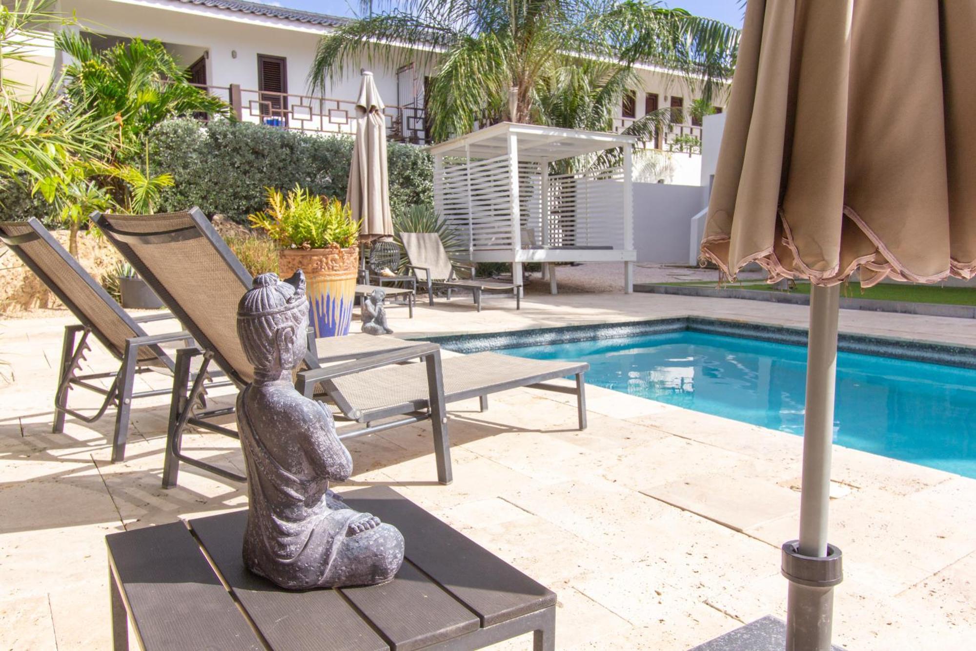 Goudhaen Luxury Private Apartments Jan Thiel Beach エクステリア 写真