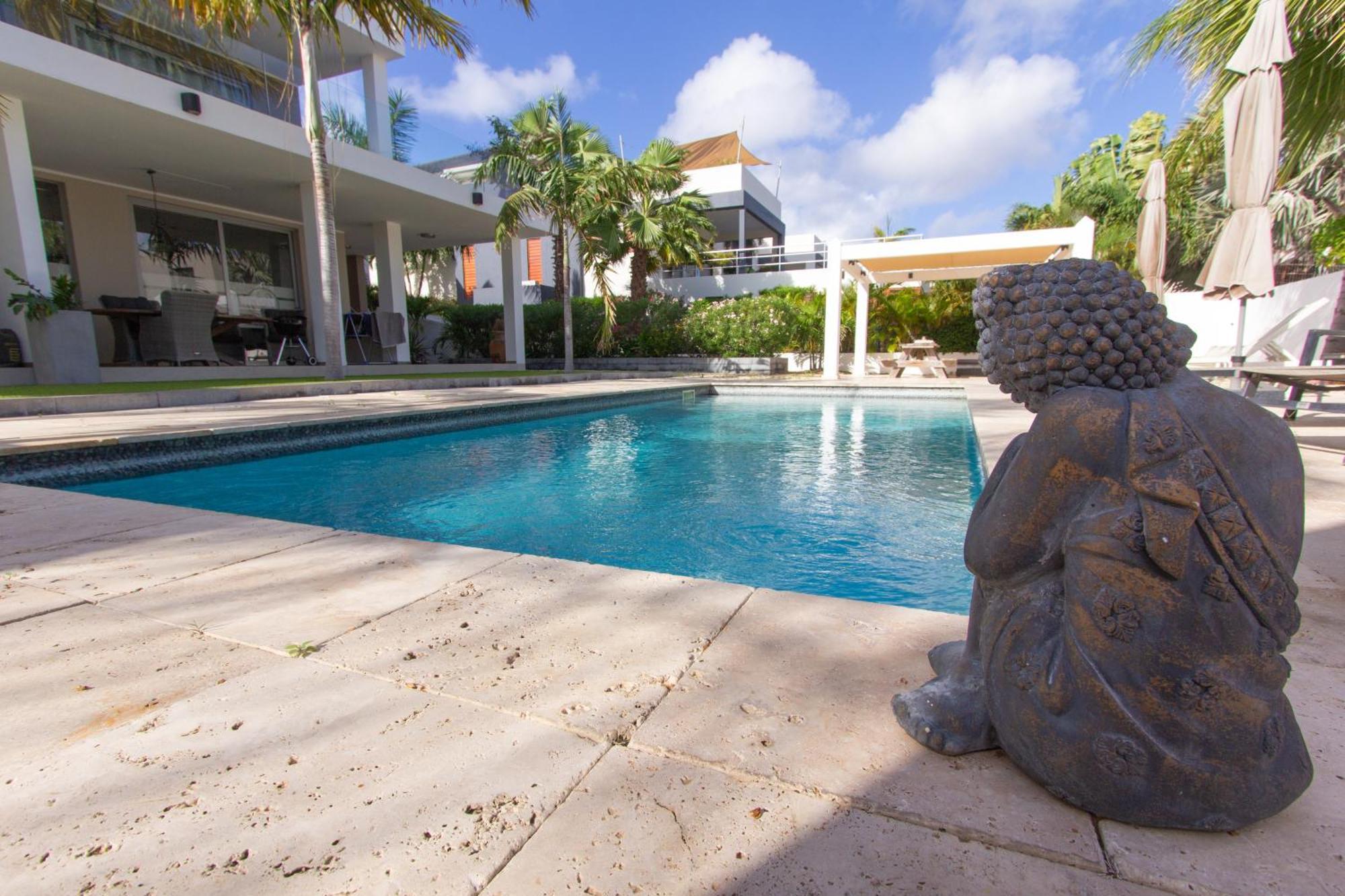 Goudhaen Luxury Private Apartments Jan Thiel Beach エクステリア 写真
