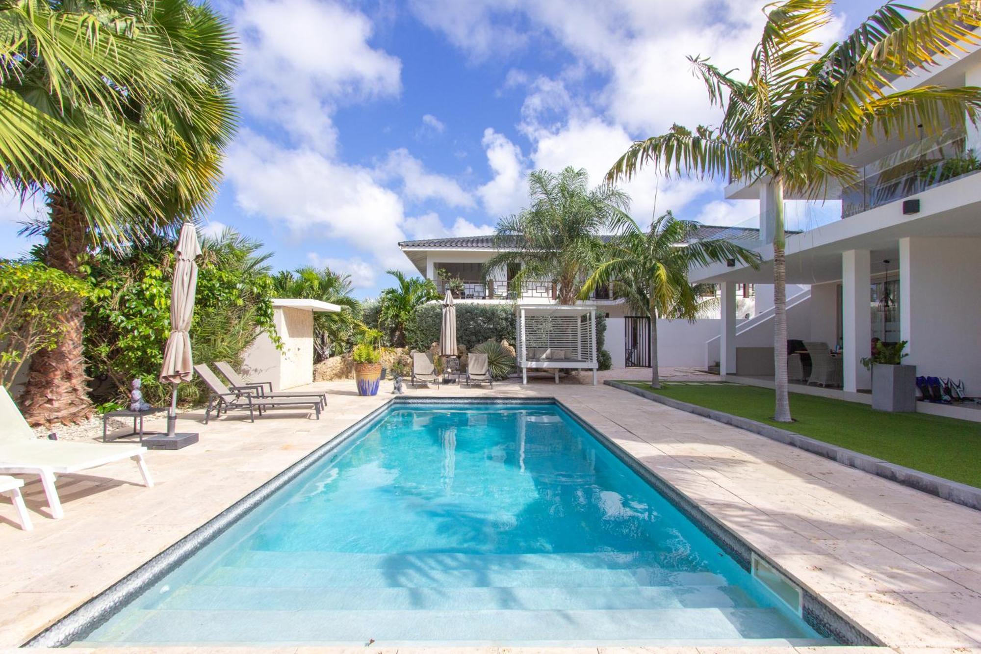 Goudhaen Luxury Private Apartments Jan Thiel Beach エクステリア 写真