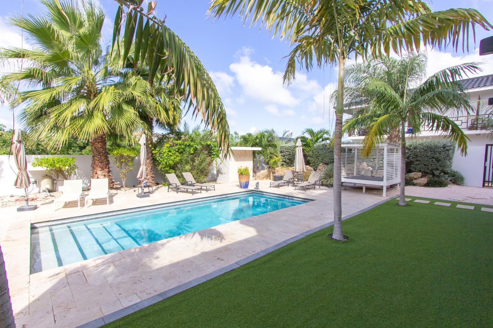 Goudhaen Luxury Private Apartments Jan Thiel Beach エクステリア 写真