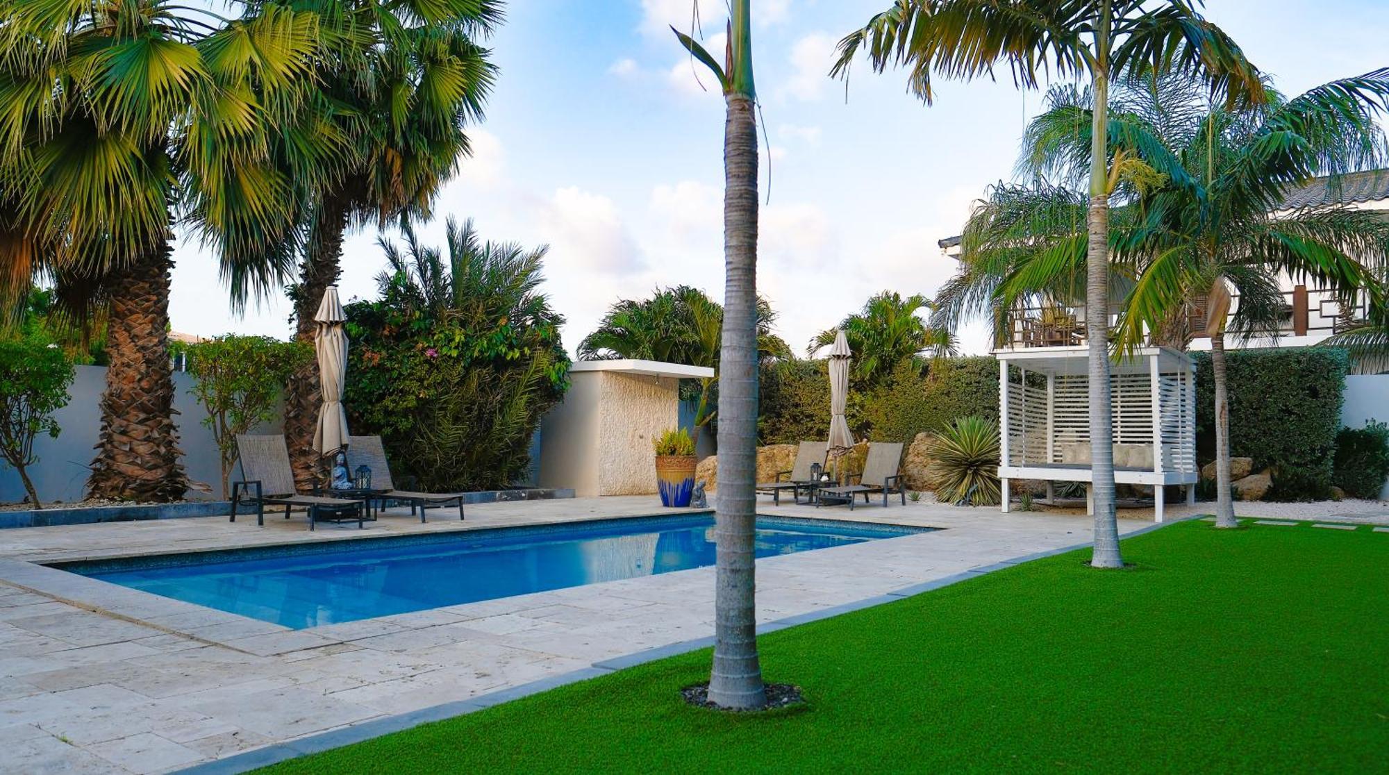 Goudhaen Luxury Private Apartments Jan Thiel Beach エクステリア 写真
