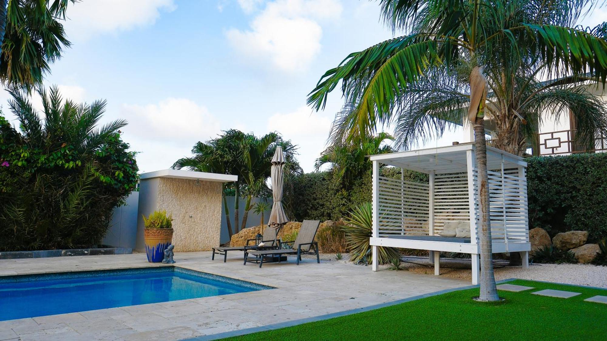 Goudhaen Luxury Private Apartments Jan Thiel Beach エクステリア 写真