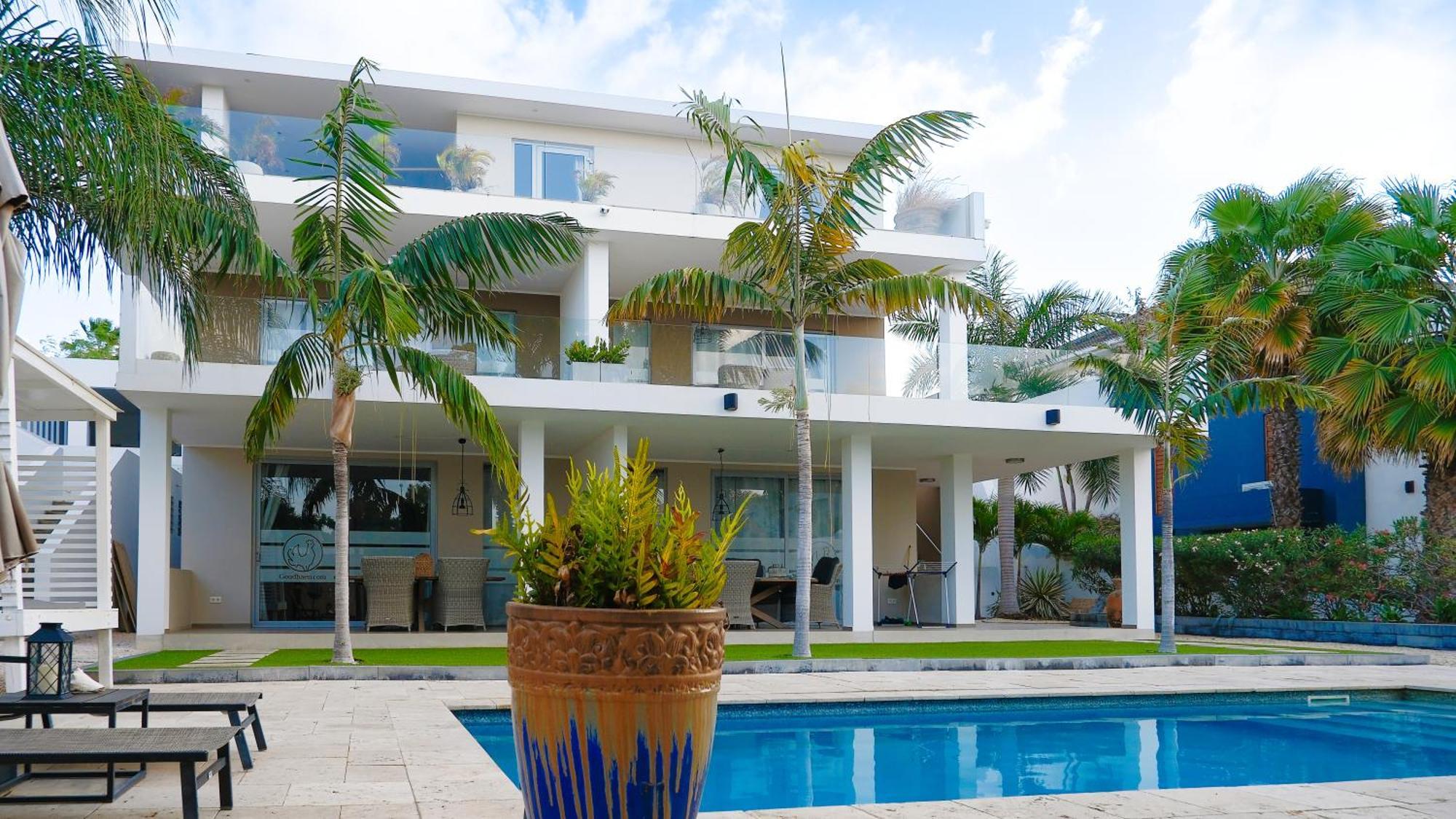 Goudhaen Luxury Private Apartments Jan Thiel Beach エクステリア 写真